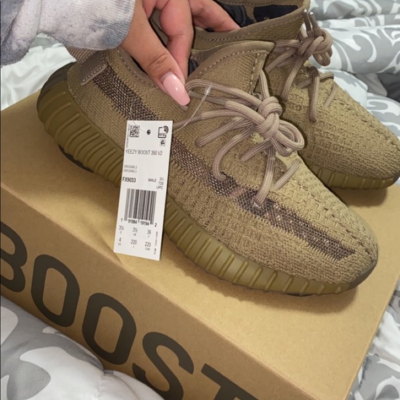 yeezy size 2y